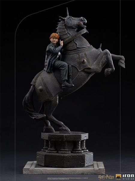 Iron Studios Harry Potter Ron Weasley at the Wizard Chess Deluxe Statue